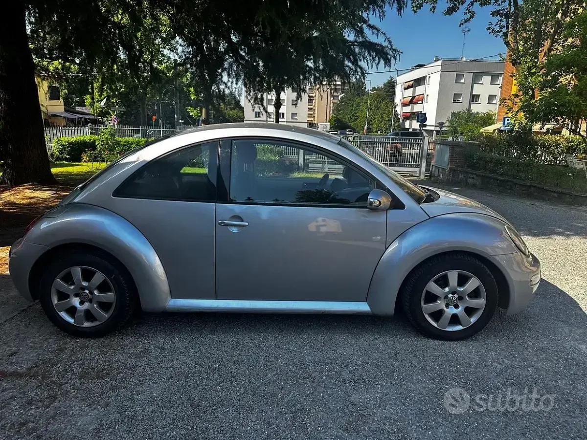 Usata VW New Beetle 101 CV (74 kW) 2003 Grigio Utilitaria