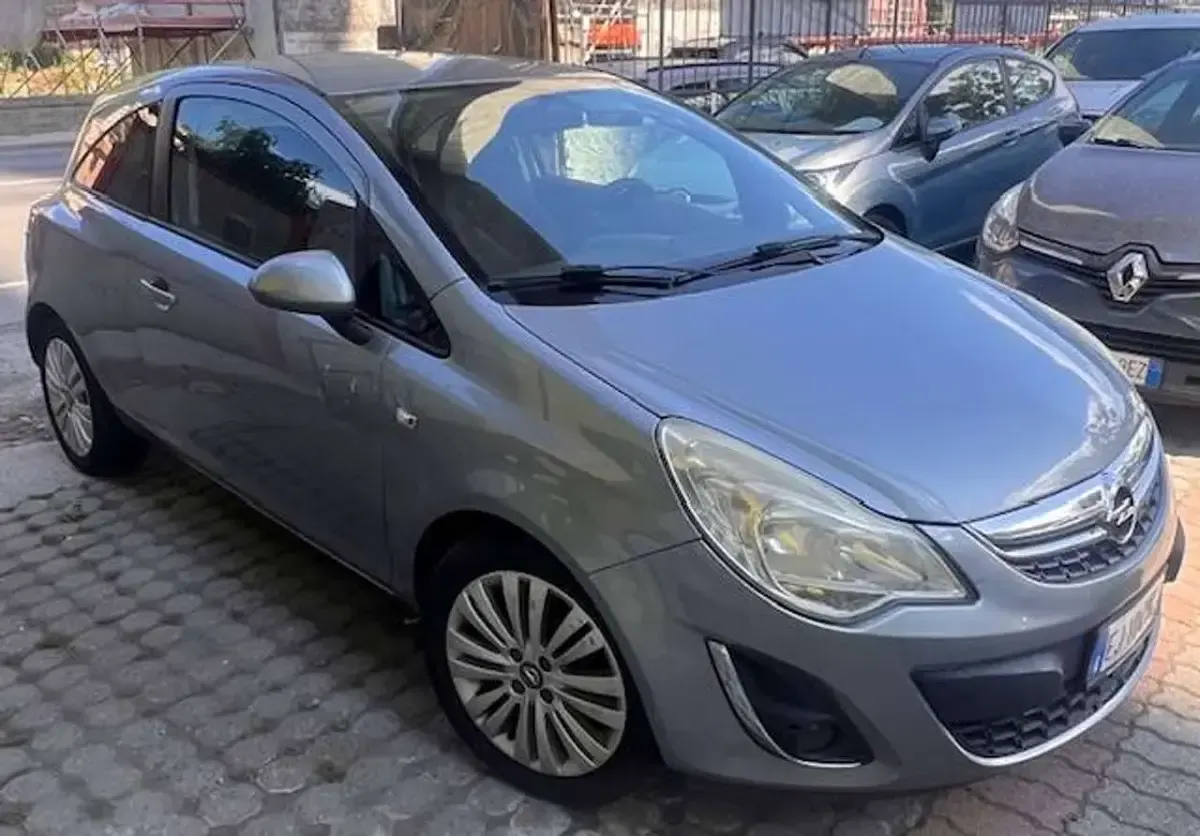 Usata Opel Corsa Edition 86 CV (63 kW) 2011 Grigio Utilitaria