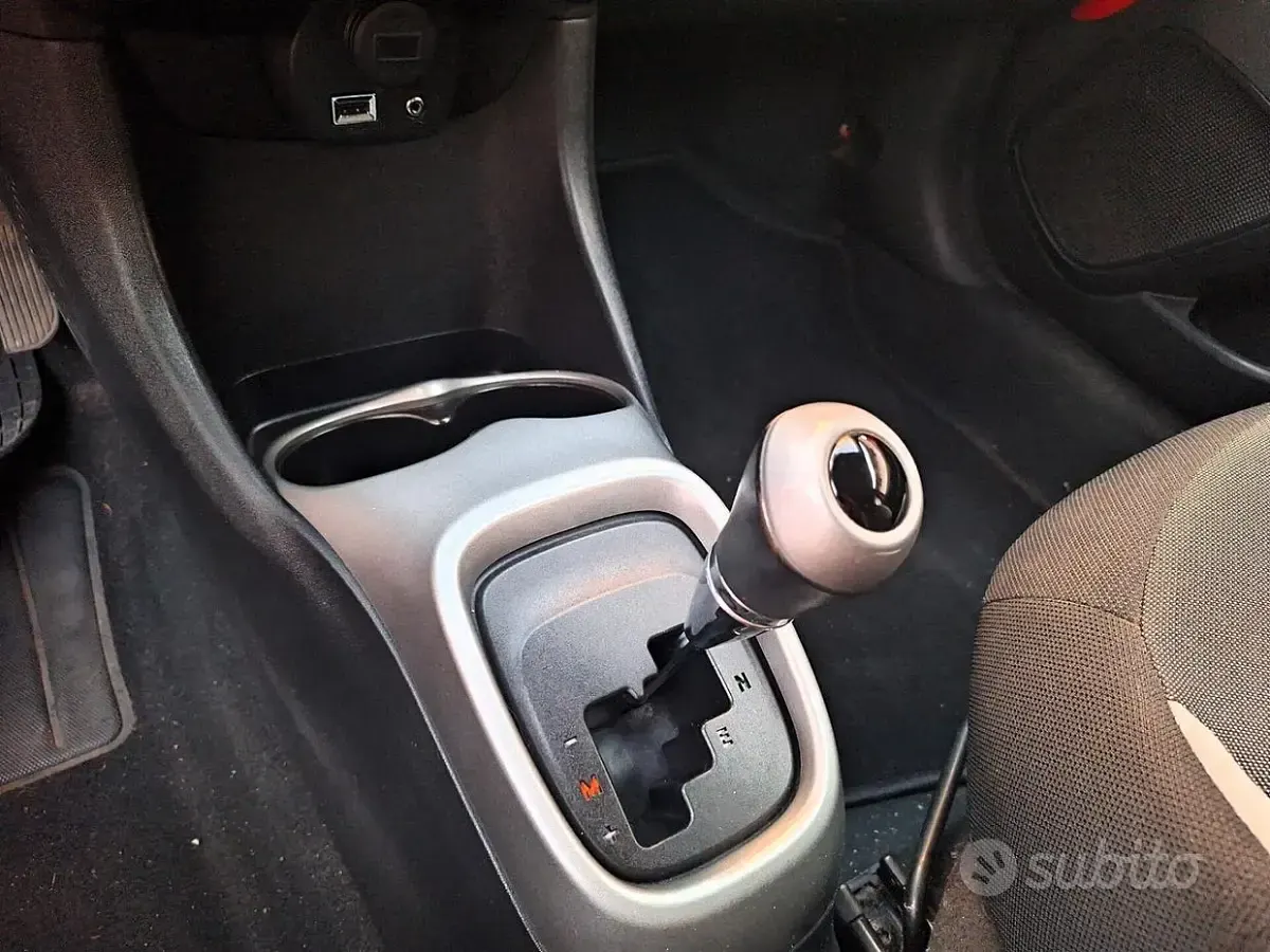 Usata Toyota Aygo 69 CV (50 kW) 2015 Rosso Utilitaria