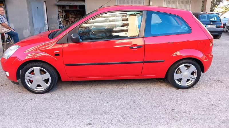 Usata Ford Fiesta 2003 Rosso Utilitaria