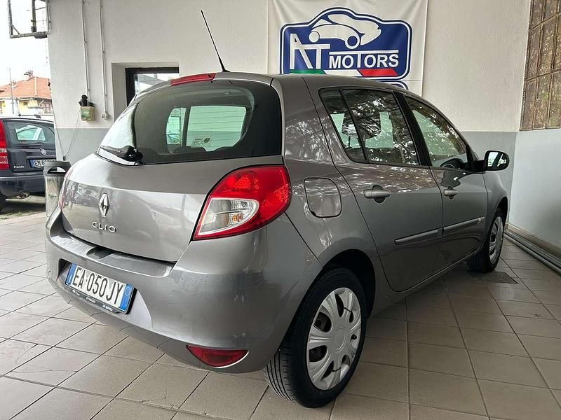 Usata Renault Clio II Dynamique 75 CV (55 kW) 2010 Grigio Berlina