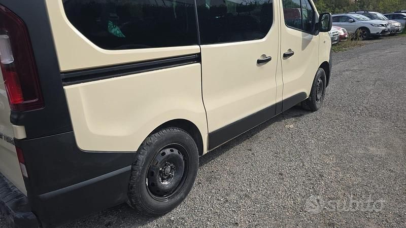 Usata Opel Vivaro 2016 Giallo Monovolume