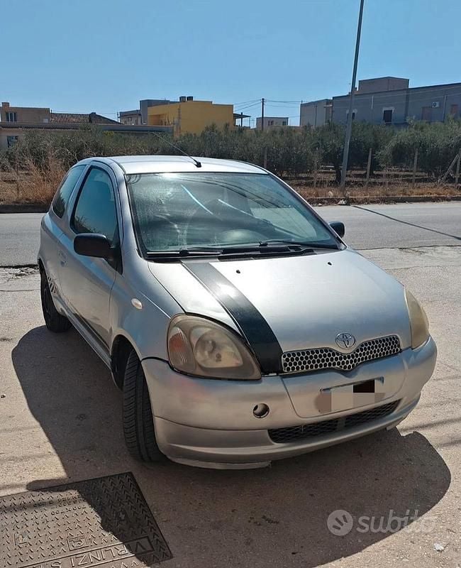 Usata Toyota Yaris 2002 Grigio Berlina