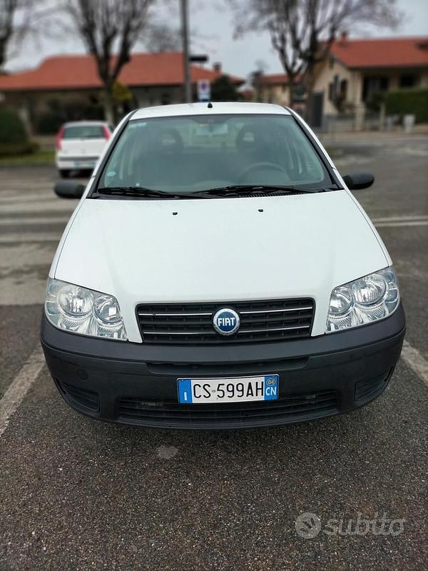 Usata Fiat Punto 2004 Utilitaria