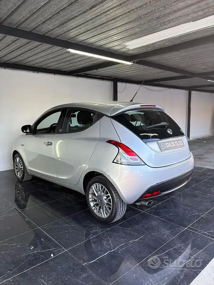 Usata Lancia Ypsilon Gold 69 CV (50 kW) 2013 Grigio Utilitaria