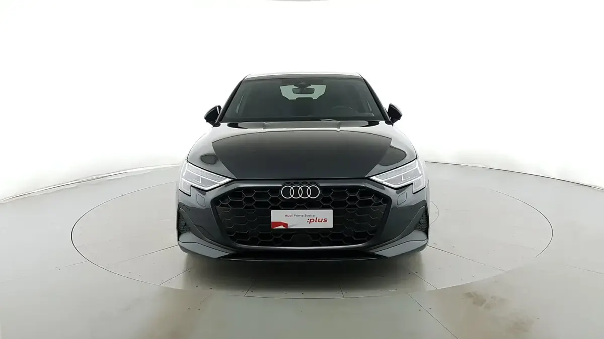Usata Audi A3 Business 116 CV (85 kW) 2025 Grigio manhattan Berlina