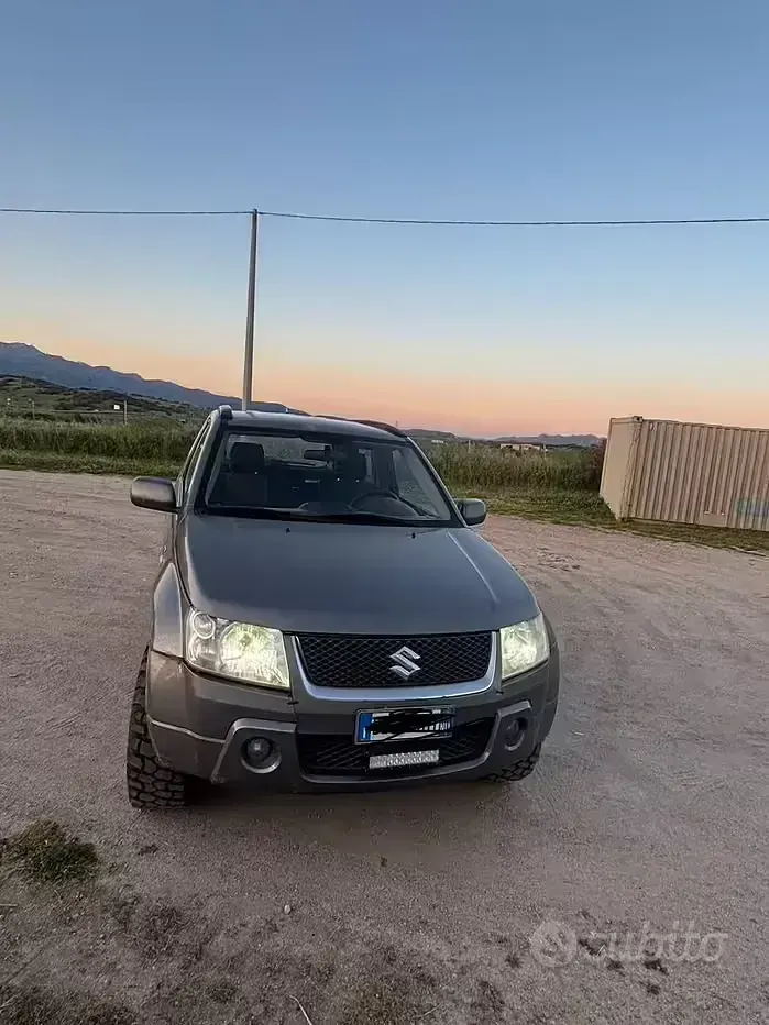 Usata Suzuki Grand Vitara 129 CV (94 kW) 2006 Grigio SUV