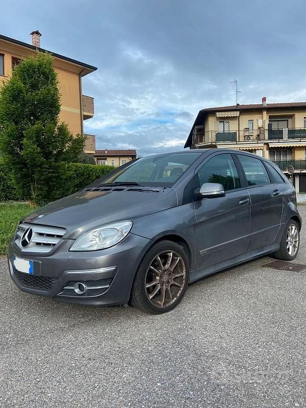 Grigio Usata 2010 Mercedes B180 Monovolume | 3200 € - Immagine 1/4