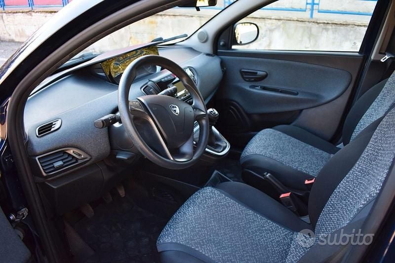 Usata Lancia Ypsilon 69 CV (50 kW) 2020 Blu Utilitaria