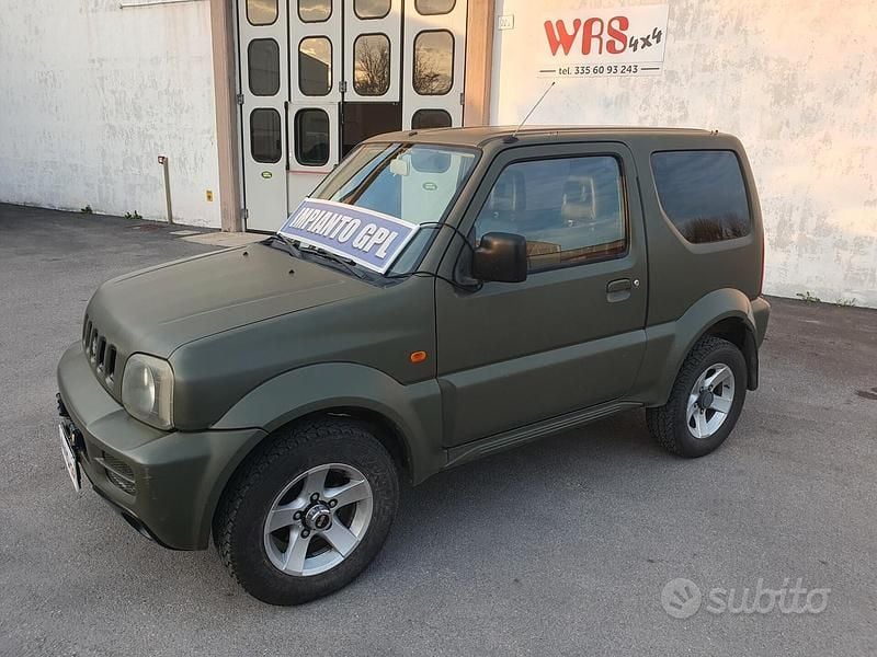Second-hand Suzuki Jimny 85 CP (62 kW) 2006 Gri SUV