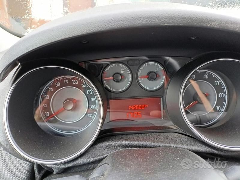 Usata Fiat Punto Lounge 95 CV (69 kW) 2018 Bianco Utilitaria