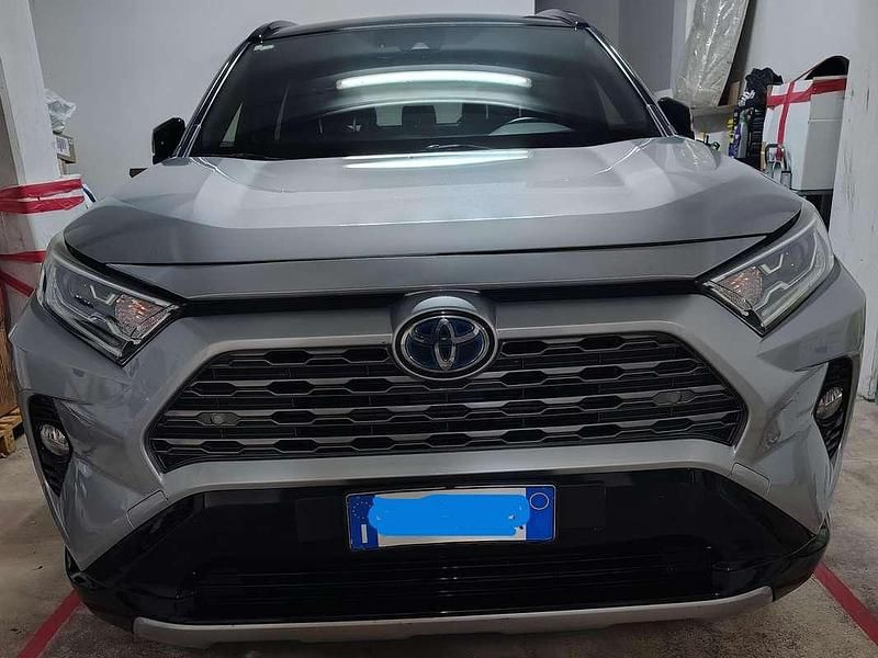 Usata Toyota RAV4 Hybrid Style 178 CV (130 kW) 2019 Argento SUV