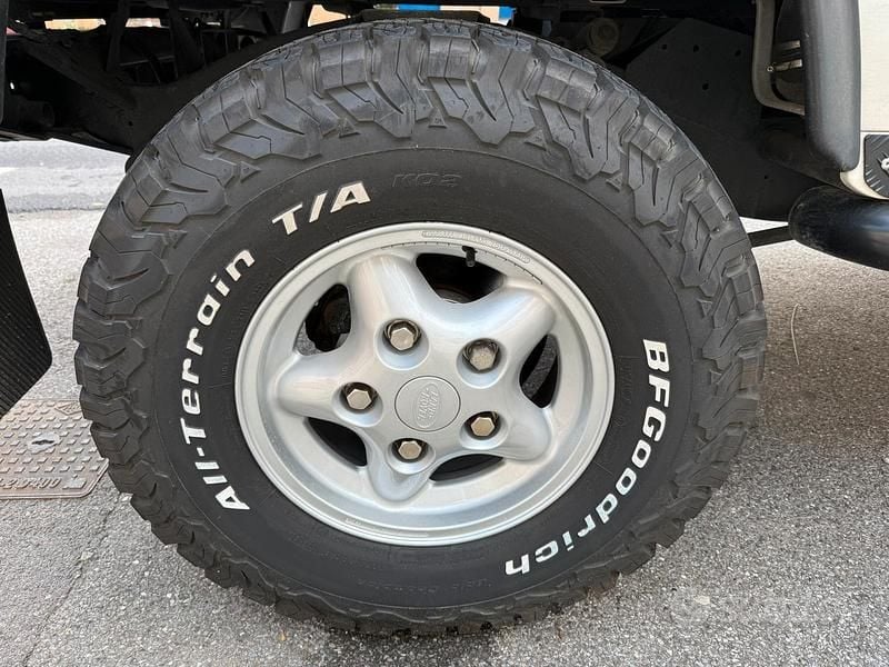 Usata Land Rover Defender 113 CV (83 kW) 1997 SUV
