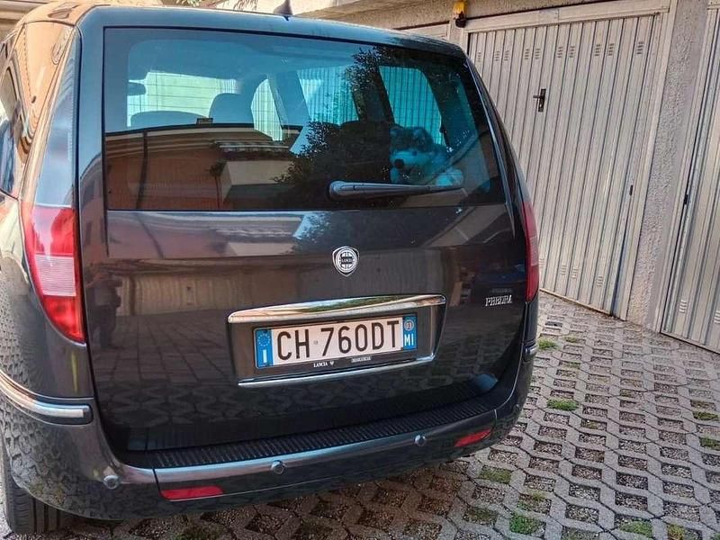 Usata Lancia Phedra 128 CV (94 kW) 2003 Grigio Monovolume