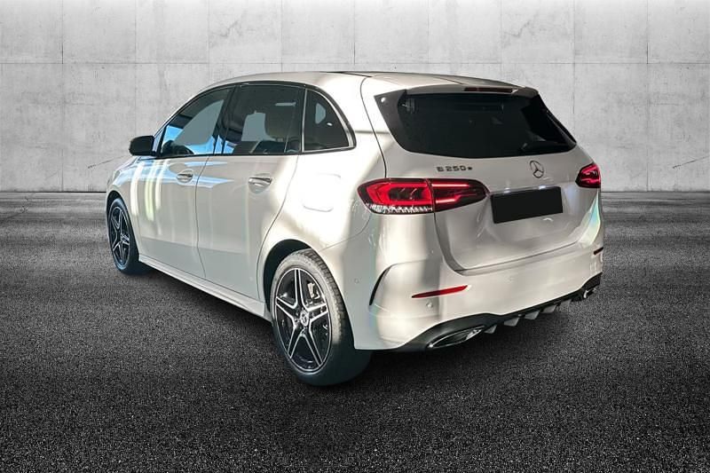Usata Mercedes B250e Premium 218 CV (160 kW) 2022 Bianco Monovolume