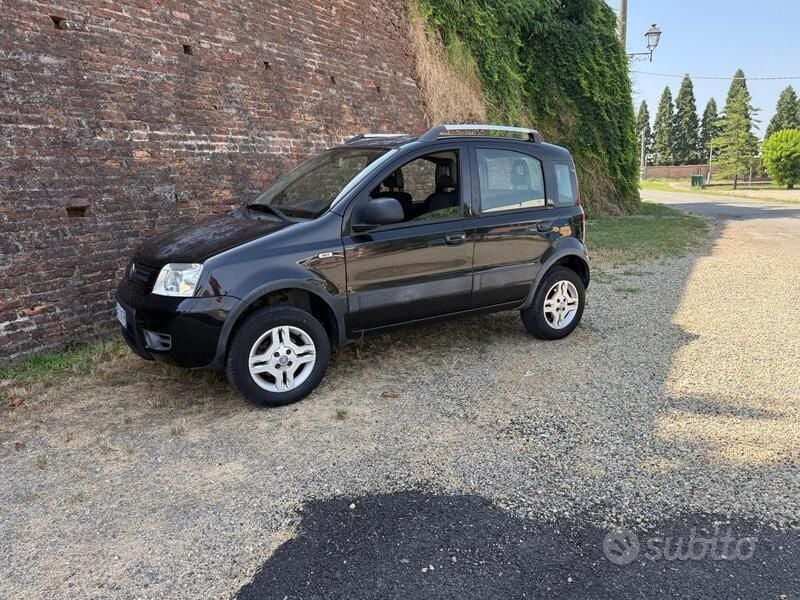 Usata 2010 Fiat Panda 4x4 Climbing Due volumi | 5500 € (Buon prezzo) - Immagine 1/4