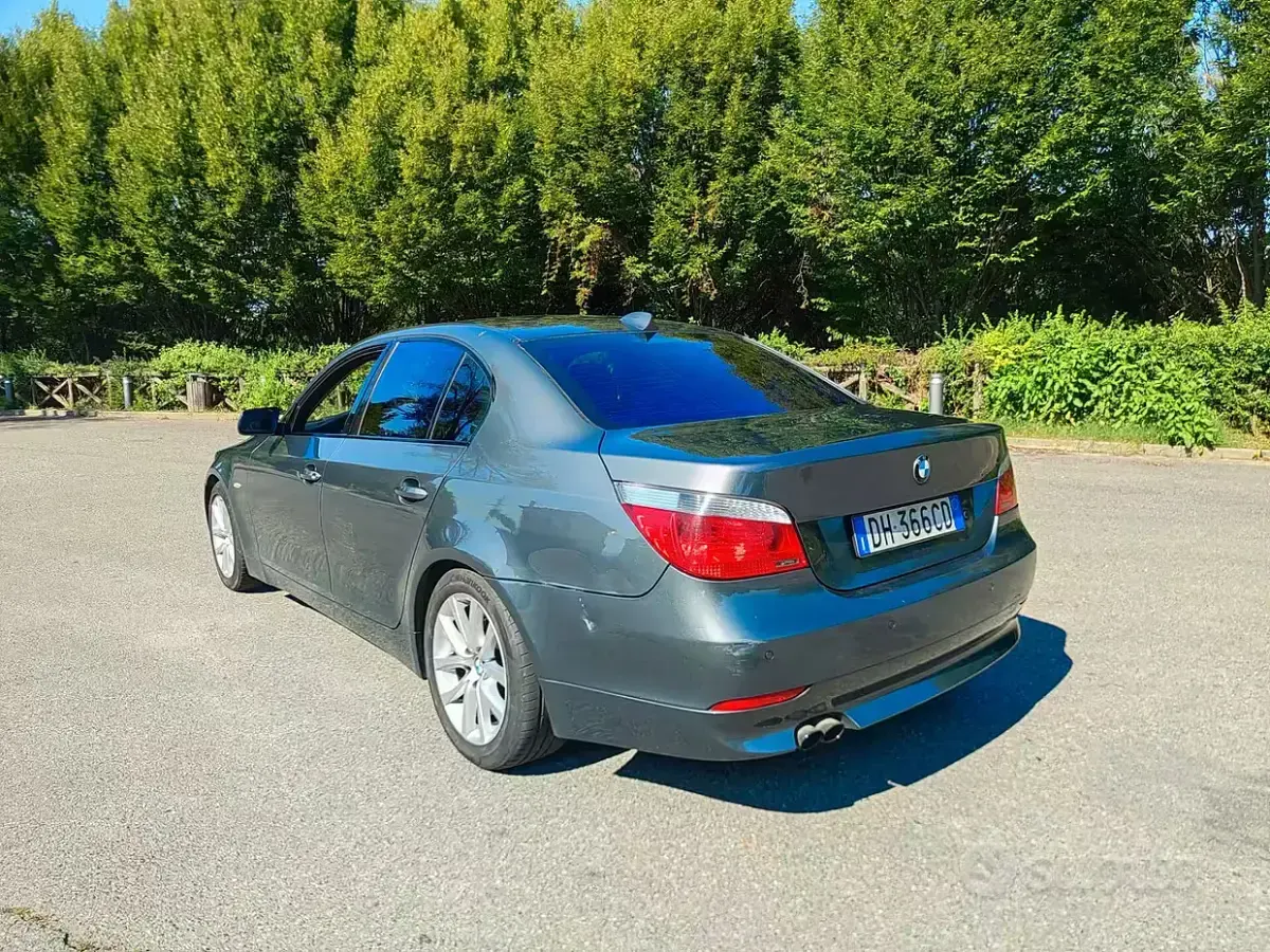 Usata BMW 530 235 CV (172 kW) 2007 Grigio Berlina