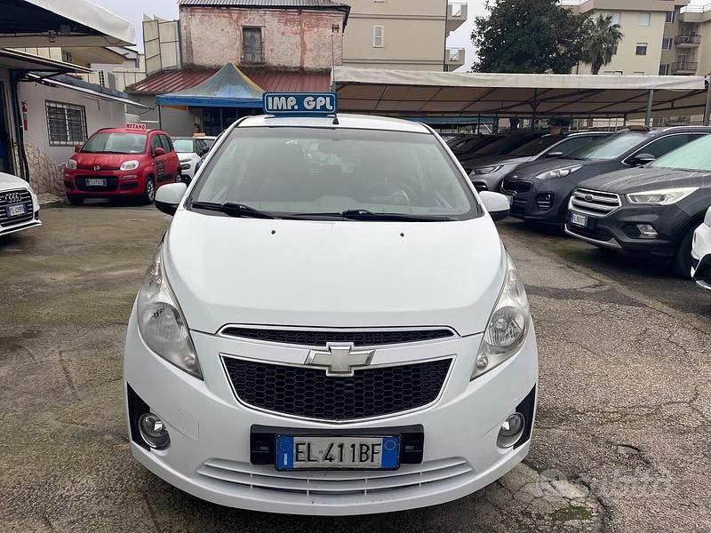 Usata Chevrolet Spark 65 CV (47 kW) 2011 Bianco Utilitaria