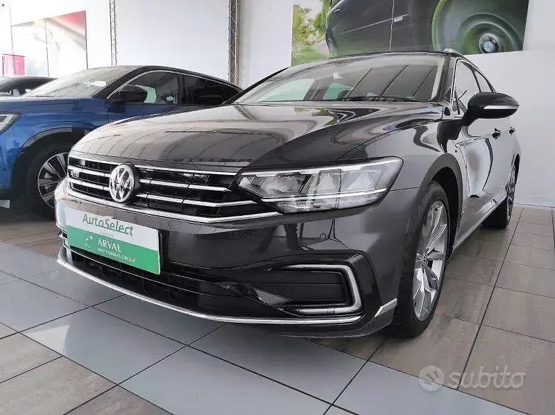 Usata VW Passat GTE 156 CV (114 kW) 2020 Grigio Station wagon