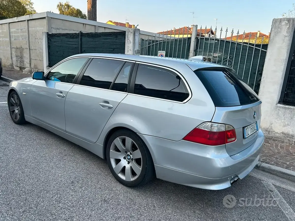 Usata BMW 530 231 CV (169 kW) 2006 Grigio Station wagon