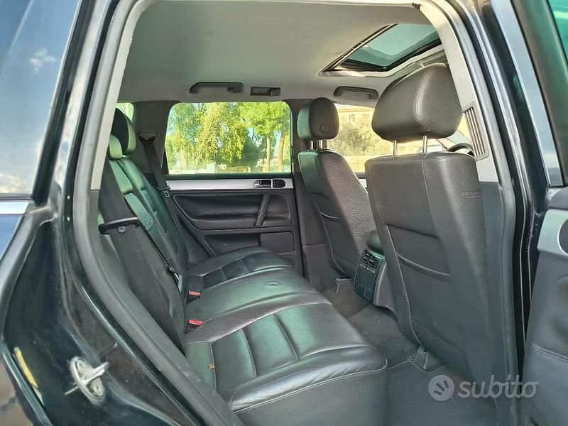 Usata VW Touareg 175 CV (128 kW) 2005 Nero SUV