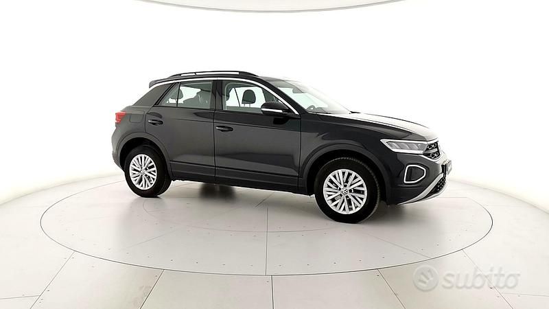 Usata VW T-Roc Life 150 CV (110 kW) 2024 Nero SUV