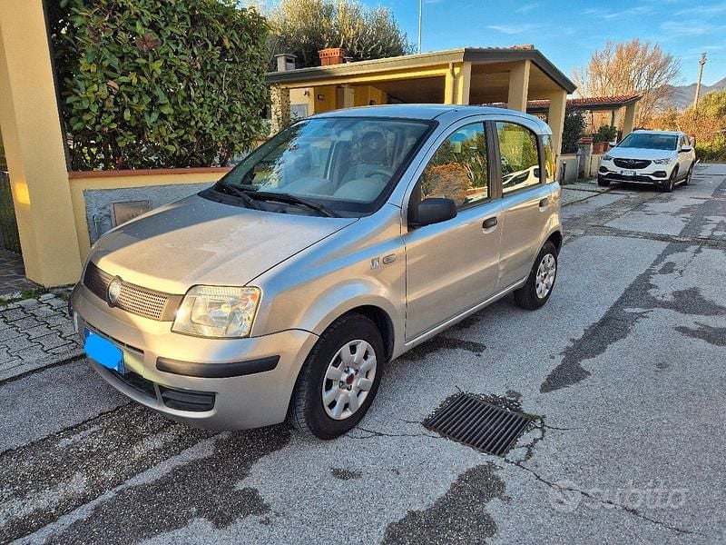Grigio Usata 2006 Fiat Panda Tre volumi | 3900 € (Buon prezzo) - Immagine 1/4