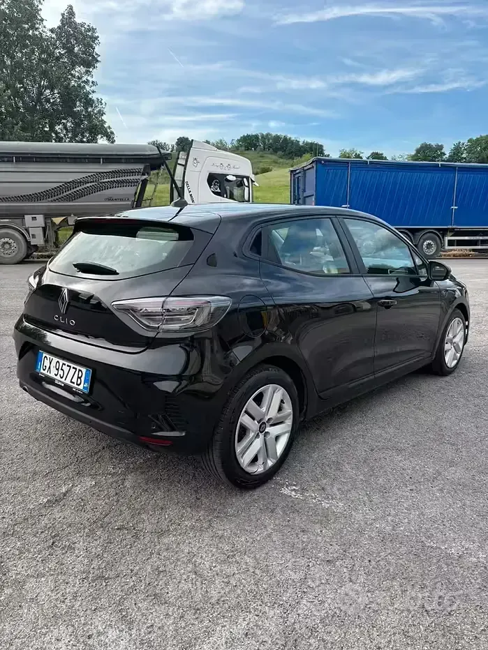Usata Renault Clio V 101 CV (74 kW) 2025 Nero Berlina