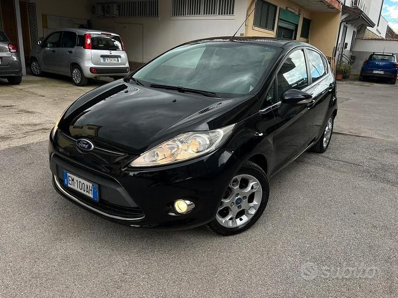 Usata Ford Fiesta Titanium 82 CV (60 kW) 2012 Nero Utilitaria