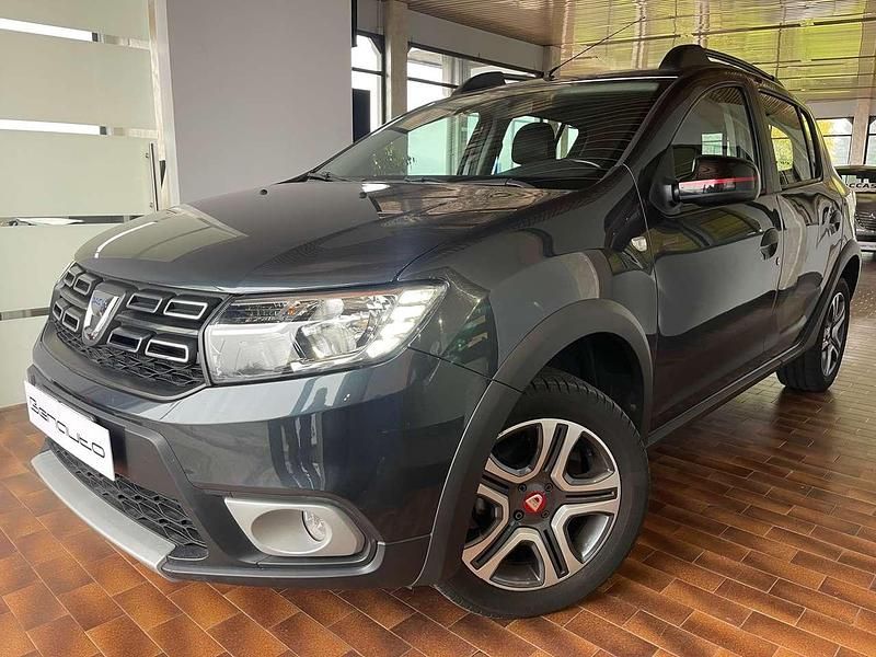Grigio Usata 2019 Dacia Sandero Stepway Tre volumi | 10.900 € (Cara) - Immagine 1/4