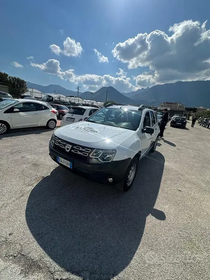 Usata Dacia Duster Lauréate 101 CV (74 kW) 2014 Bianco SUV