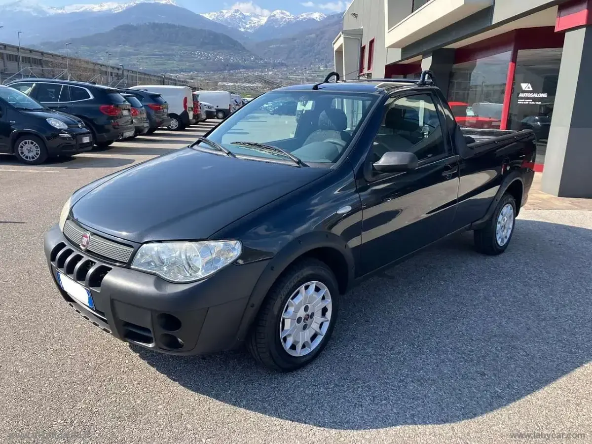 Usata Fiat Strada 84 CV (61 kW) 2009 Nero Pick-up