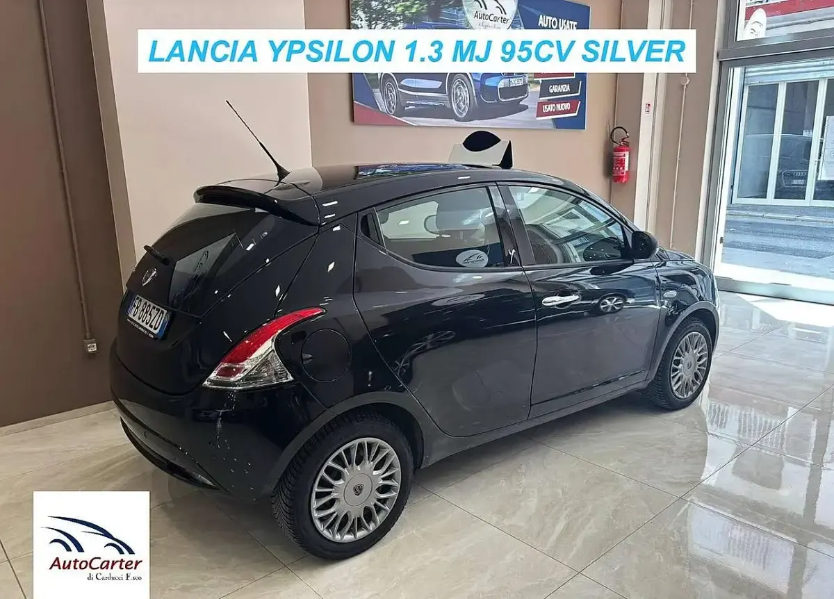 Usata Lancia Ypsilon 95 CV (69 kW) 2016 Nero Utilitaria