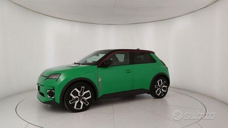 Nuova Renault 5 E-Tech Komfort 110 kW (150 CV) 2025 Verde Berlina