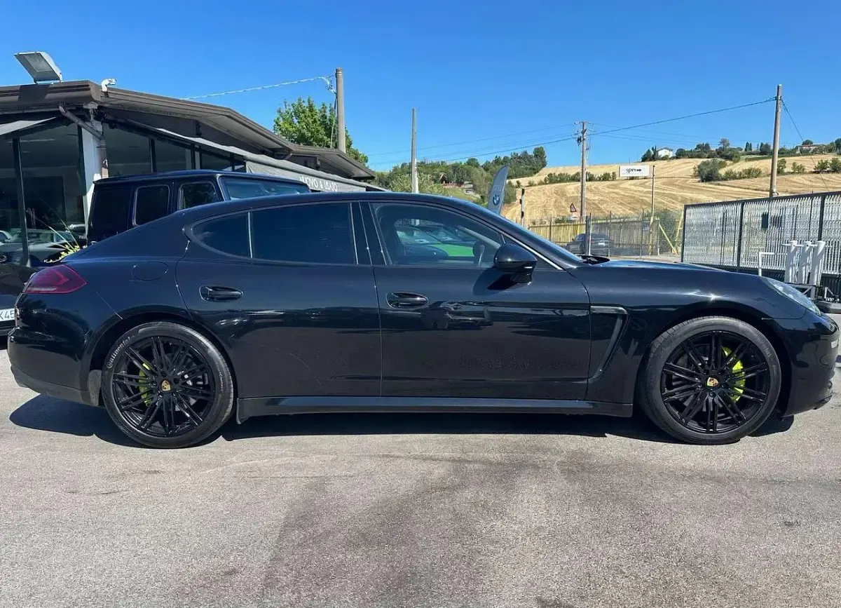 Usata Porsche Panamera 300 CV (220 kW) 2015 Nero jet metallizzato Utilitaria
