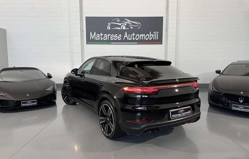 Usata Porsche Cayenne Chrono 462 CV (339 kW) 2023 Schwarz SUV