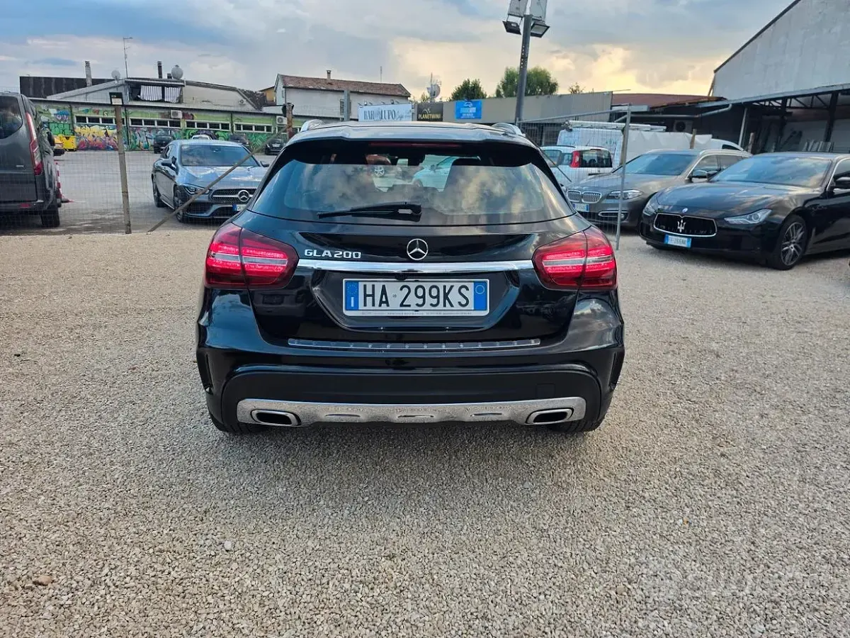 Usata Mercedes GLA200 Premium 136 CV (100 kW) 2018 Nero SUV