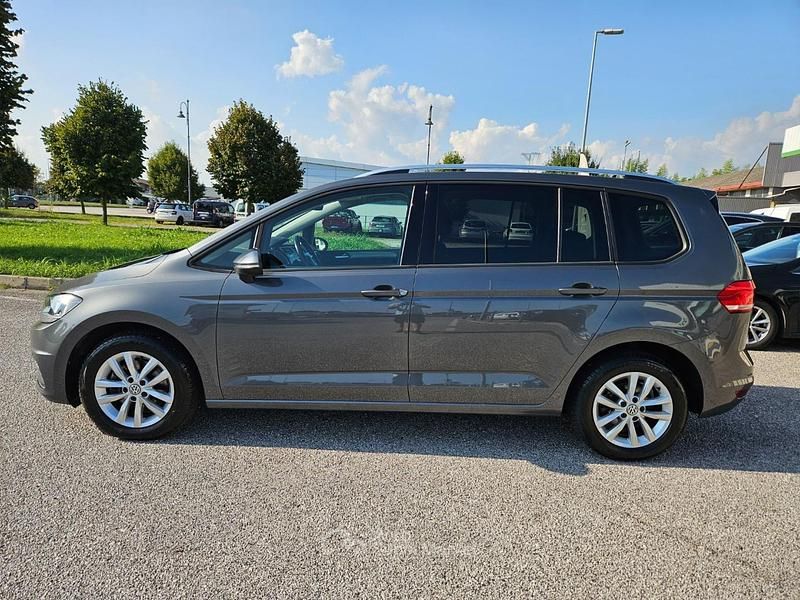 Usata VW Touran Comfortline 116 CV (85 kW) 2018 Gray Monovolume