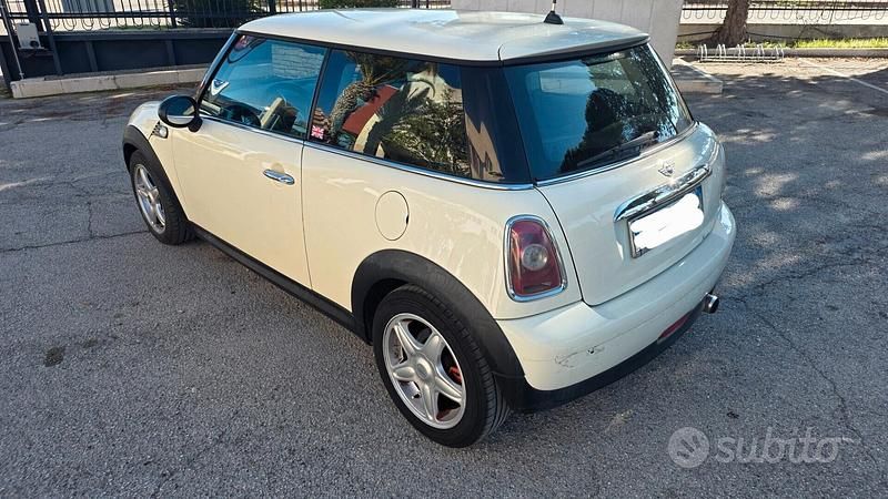 Usata Mini ONE 74 CV (54 kW) 2009 Beige Utilitaria