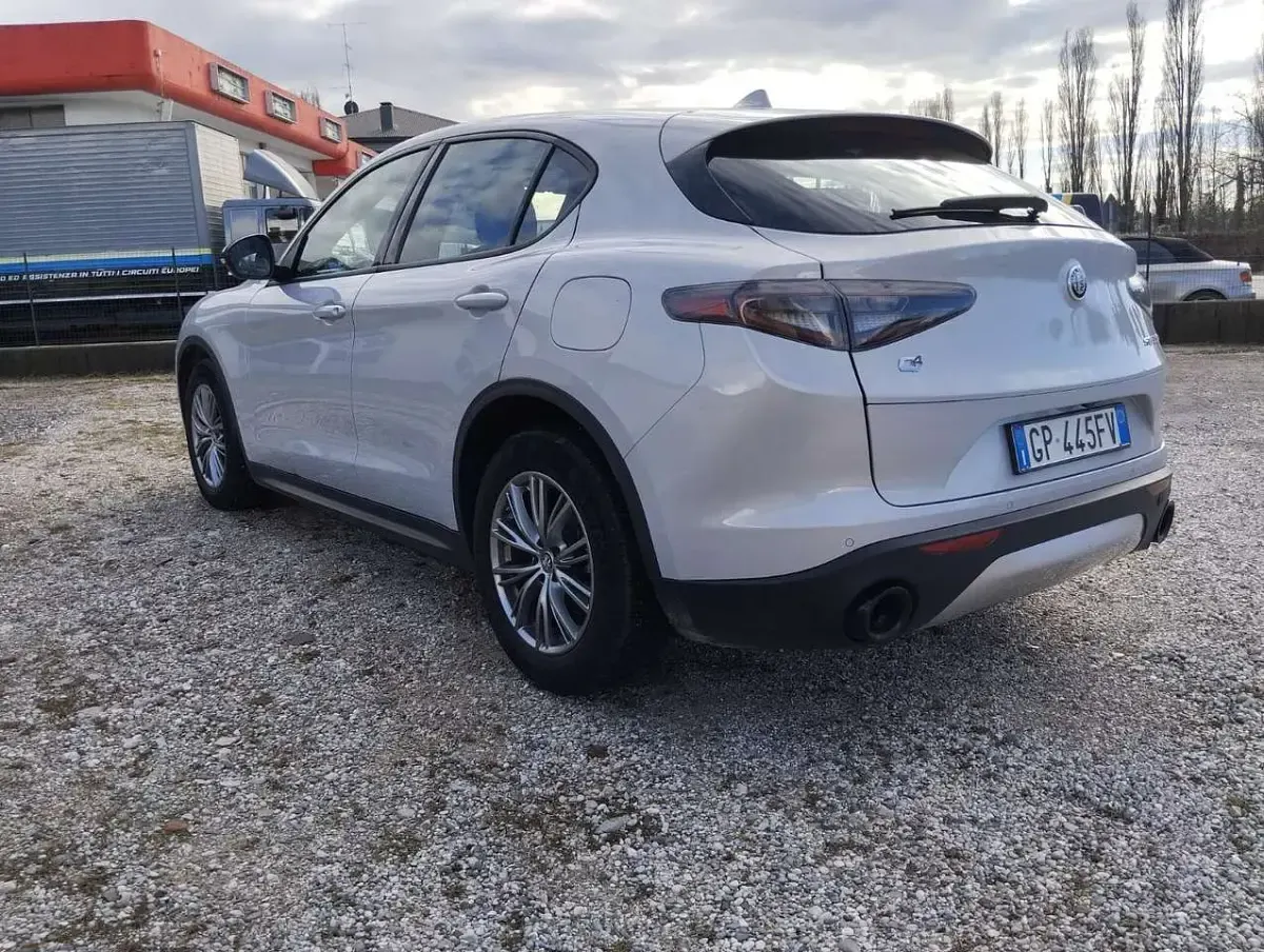 Usata Alfa Romeo Stelvio Super 209 CV (153 kW) 2023 Grigio SUV