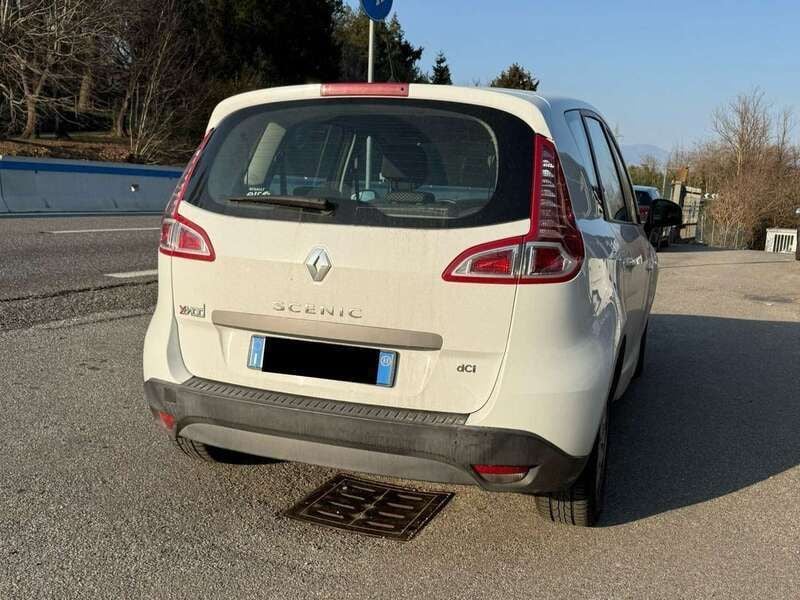 Usata Renault Scénic III Luxe 110 CV (80 kW) 2011 Bianco Monovolume