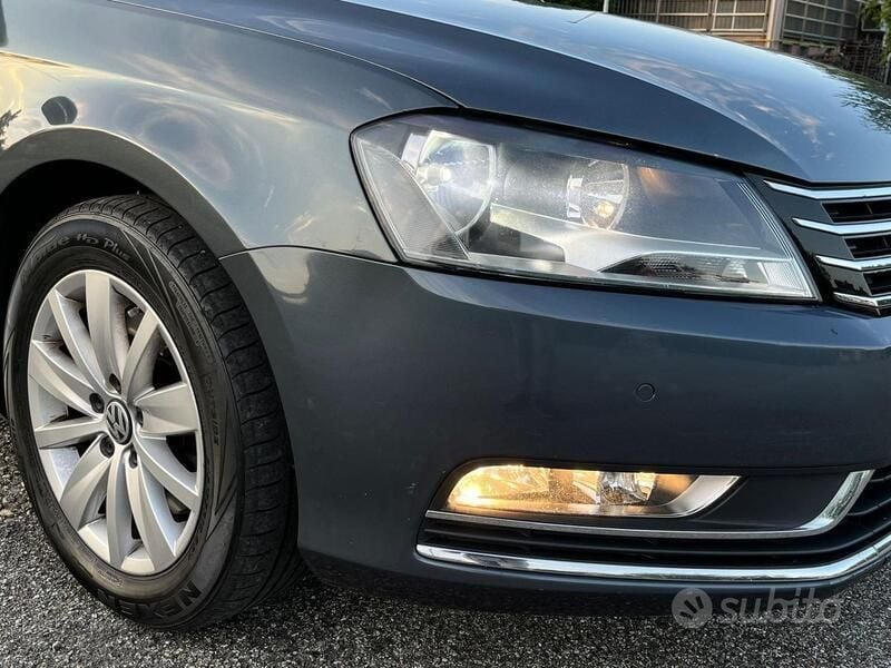 Usata VW Passat 140 CV (102 kW) 2013 Grigio Station wagon
