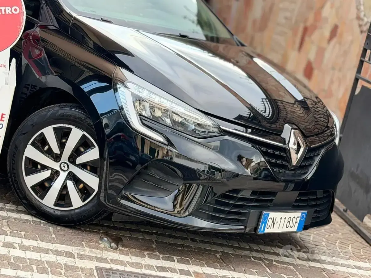 Usata Renault Clio V Equilibre 66 CV (48 kW) 2023 Nero Berlina