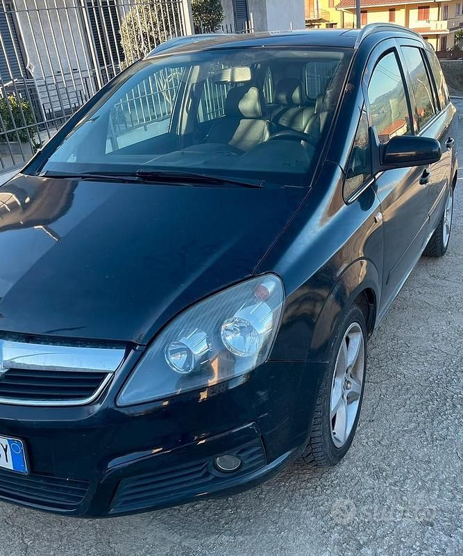 Usata Opel Zafira 2005 Nero Monovolume