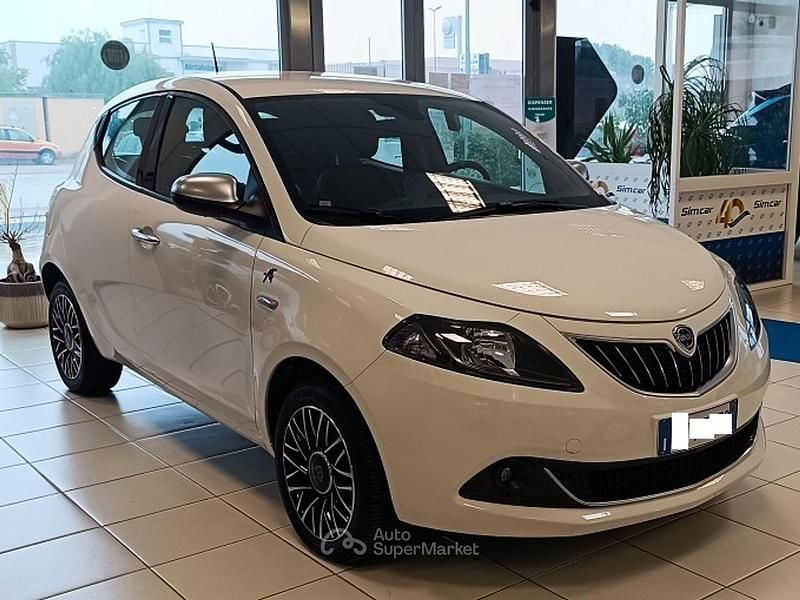 Usata Lancia Ypsilon 69 CV (50 kW) 2023 Bianco Utilitaria