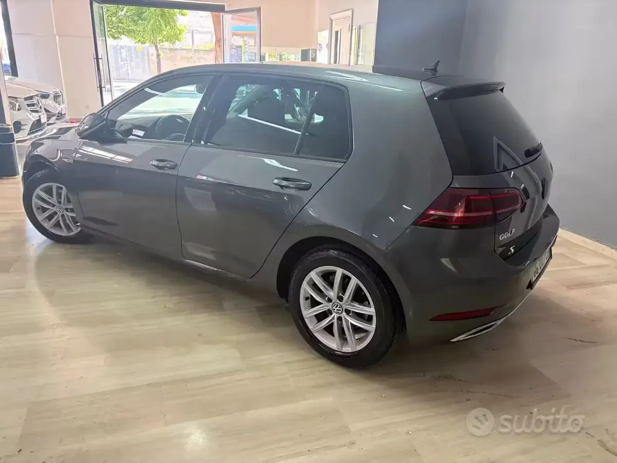 Usata VW Golf VIII Executive 131 CV (96 kW) 2020 Grigio Berlina
