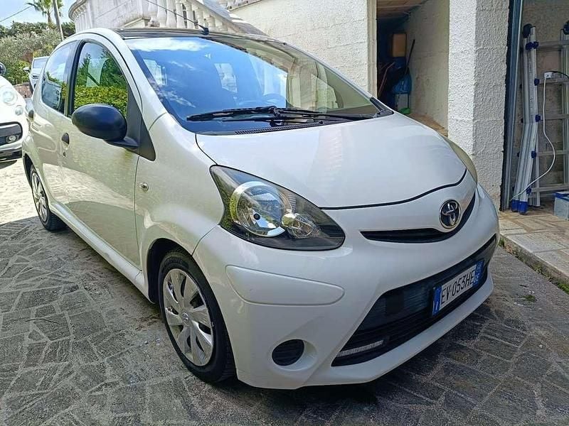 Usata Toyota Aygo Connect Style 68 CV (50 kW) 2014 Utilitaria