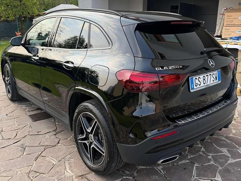 Begagnad Mercedes GLA250 AMG Line Premium Plus 224 HK (164 kW) 2024 Svart SUV