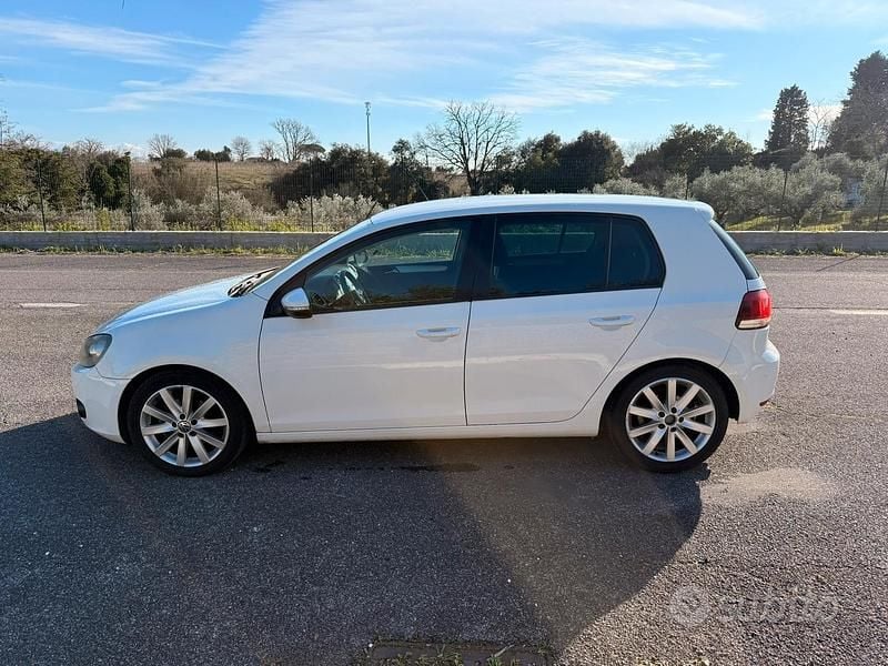 Usata VW Golf VI 122 CV (89 kW) 2010 Bianco Utilitaria