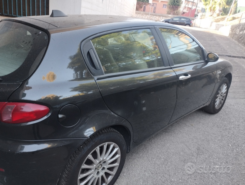 Usato 2000 Alfa Romeo 147 Diesel 115 CV (1.500 €)